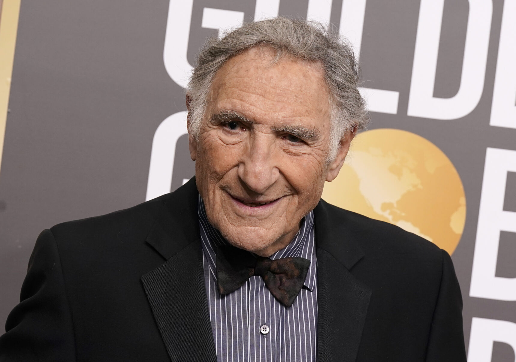 Judd Hirsch in over Paul Dano
